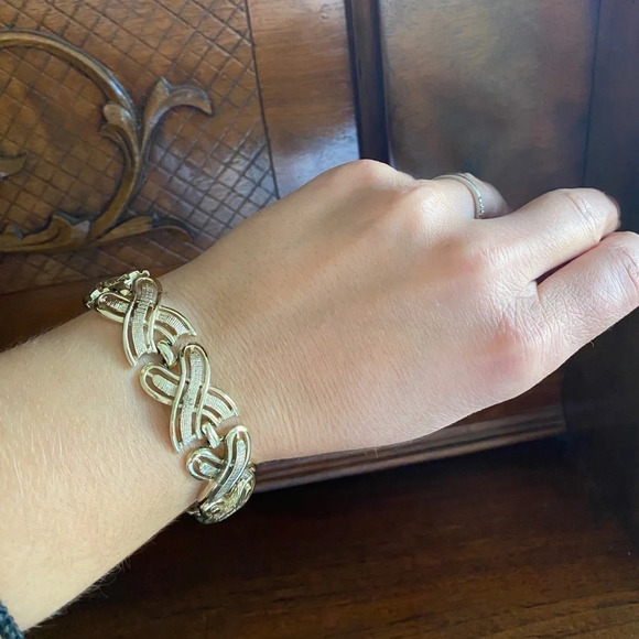 Vintage 80s Gold Tone Braided X Link Bracelet - Picture 3 of 7